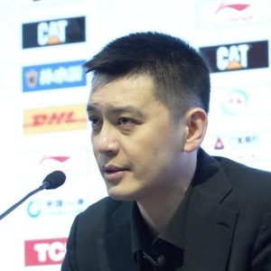 杨鸣：球队现在缺少一个领袖带领大家团结在一起并走出低谷