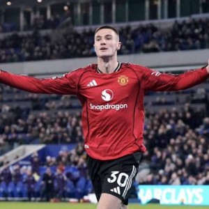 开云体育入口-1-0！卡里克神换人，谢什科一剑封喉，曼联复仇，剑指英超前三